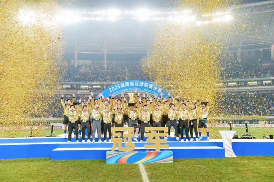 铁路人谢康助力湘超夺冠 赛场坚守书写双线精彩-纤复智造机械有限公司(图1)