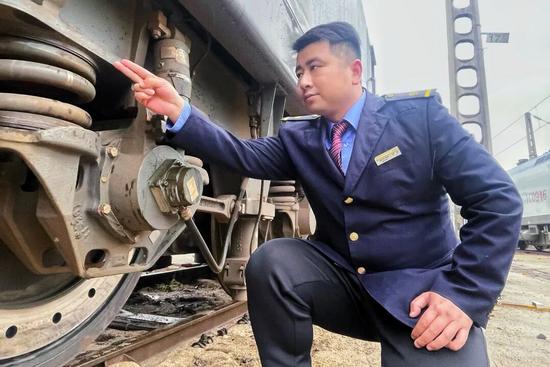 铁路人谢康助力湘超夺冠 赛场坚守书写双线精彩-纤复智造机械有限公司(图4)