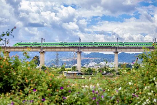 中国铁路发展提速 服务升级温暖出行-纤复智造机械有限公司(图11)