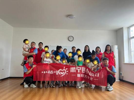 年轻职工攒瓶送物 温暖听障老人寒冬-纤复智造机械有限公司(图6)