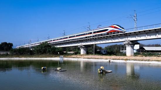 跨国恋人为中老铁路谱写爱情乐章-纤复智造机械有限公司(图5)