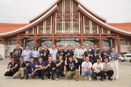 跨国恋人为中老铁路谱写爱情乐章-纤复智造机械有限公司(图6)