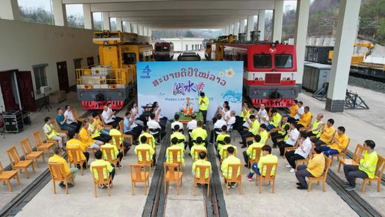 跨国恋人为中老铁路谱写爱情乐章-纤复智造机械有限公司(图7)