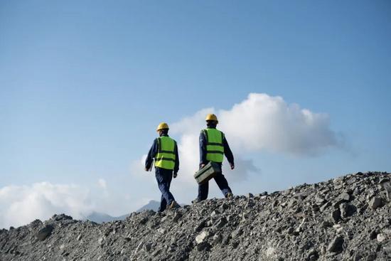 徐工XDE260矿卡助力高效开采 全球矿山首选-纤复智造机械有限公司(图4)