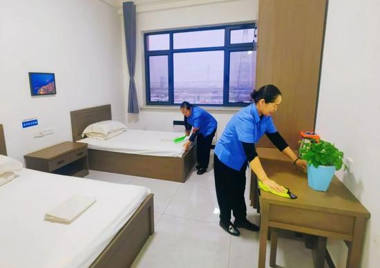 让跑车在外的职工睡好觉！这家行车公寓超智能(图7)