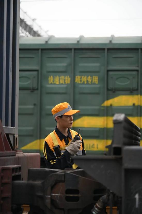 中欧班列题材电影《人间至味》展现亲情与丝路-纤复智造机械有限公司(图2)