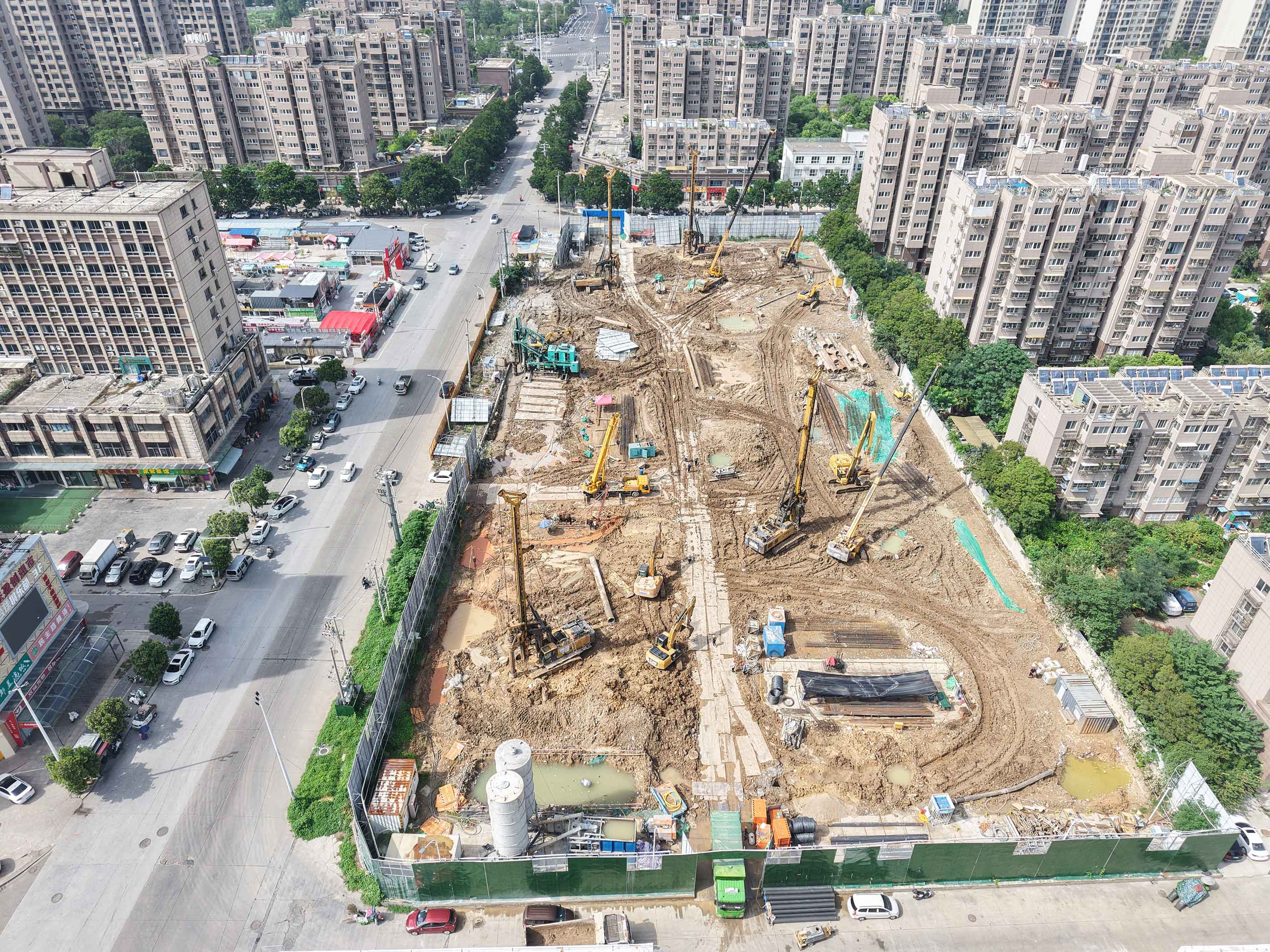 “钢管迷宫”中开辟通途，上工机械TRD工法机破解施工困局！(图1)