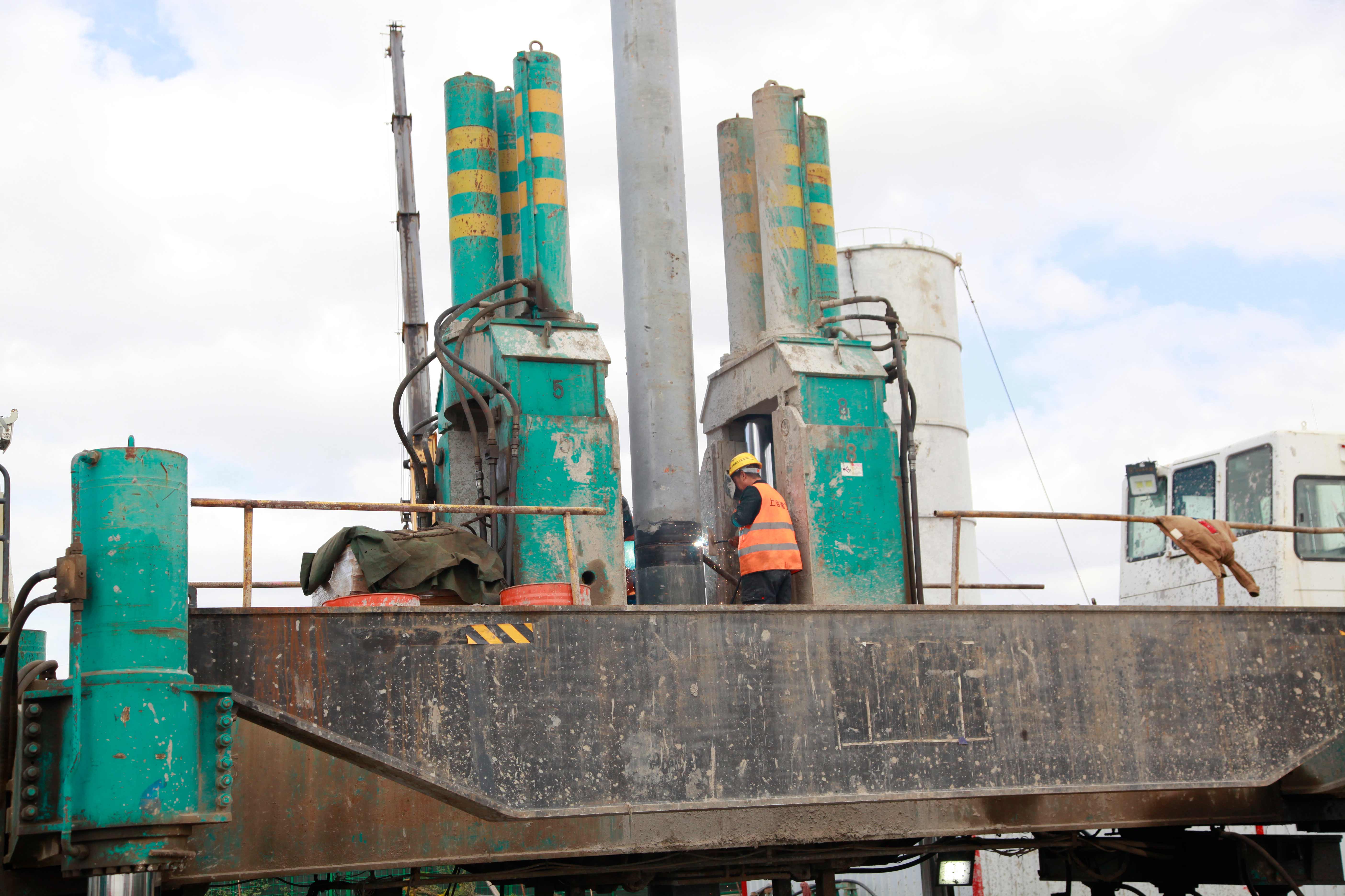 绿色植桩设备助力上海浦东机场扩建能源中心建设-纤复智造机械有限公司(图6)