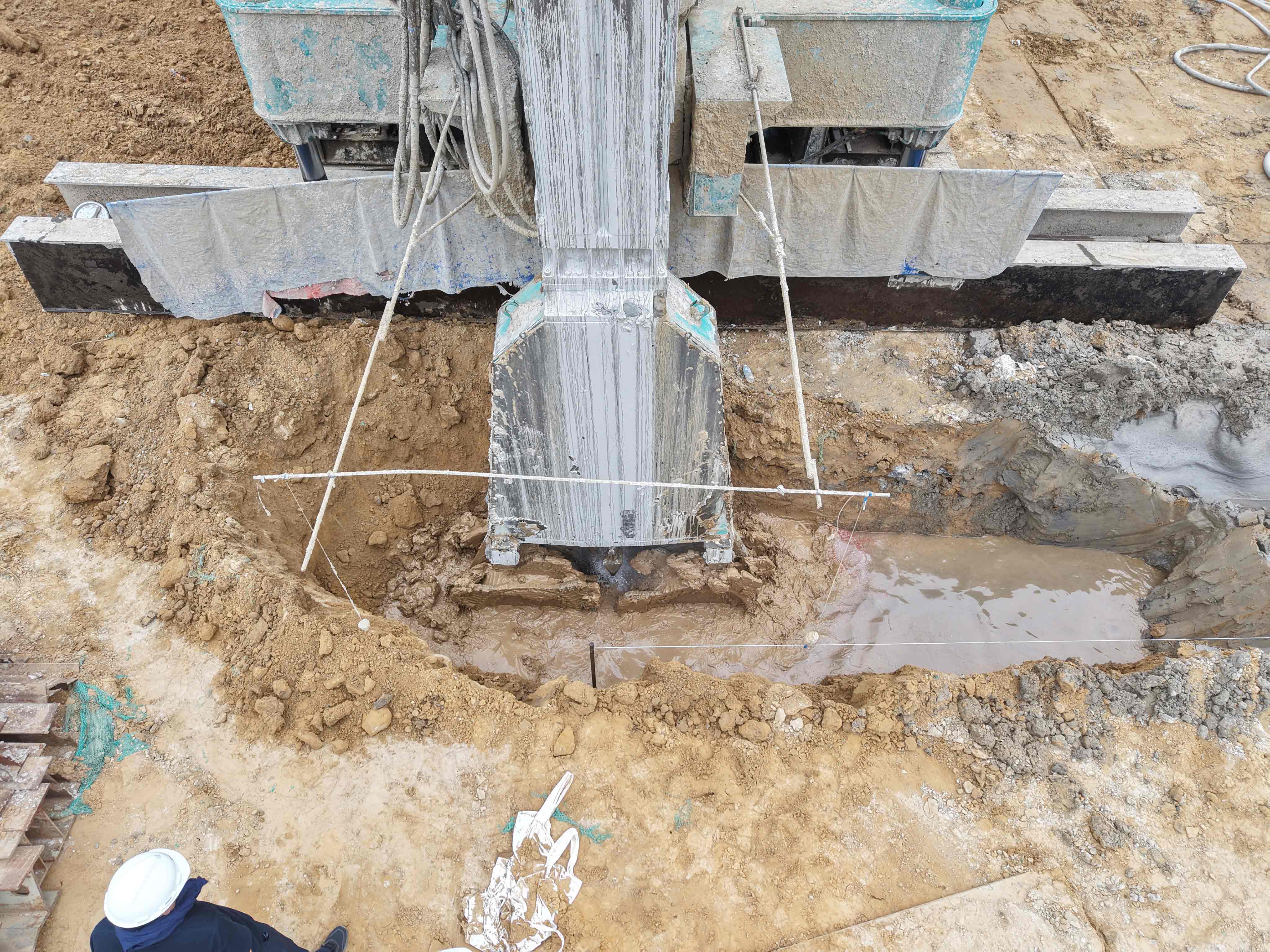 双轮搅拌钻机助力山东重点项目建设 打造地下止水帷幕工程-纤复智造机械有限公司(图6)