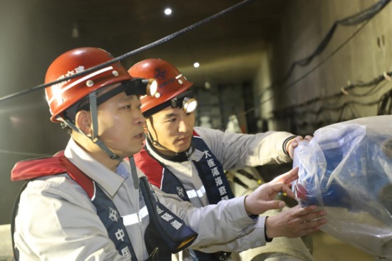 深海钳工第一人管延安：60万颗螺丝零误差背后的工匠精神-纤复智造机械有限公司(图4)