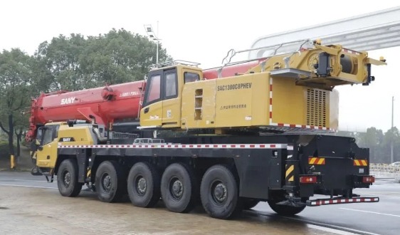 130吨混动起重机年省8万运营成本，新能源重卡节能新标杆-纤复智造机械有限公司(图1)