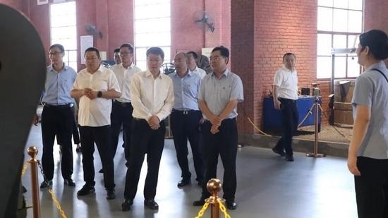 山东临工与江苏集团举行挖掘机交机仪式 深化战略合作关系-纤复智造机械有限公司(图4)