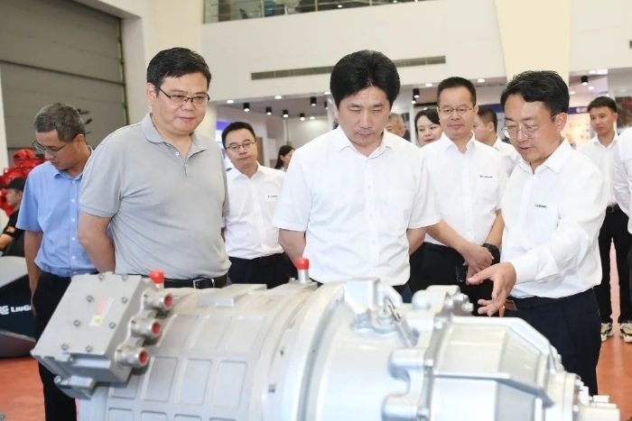 海螺集团与柳工深化战略合作 布局绿色低碳产业转型升级-纤复智造机械有限公司(图3)
