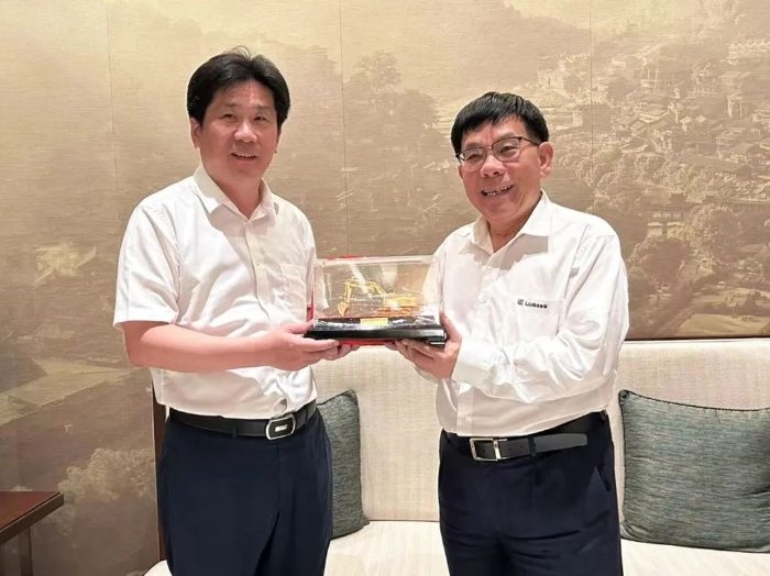 海螺集团与柳工深化战略合作 布局绿色低碳产业转型升级-纤复智造机械有限公司(图1)